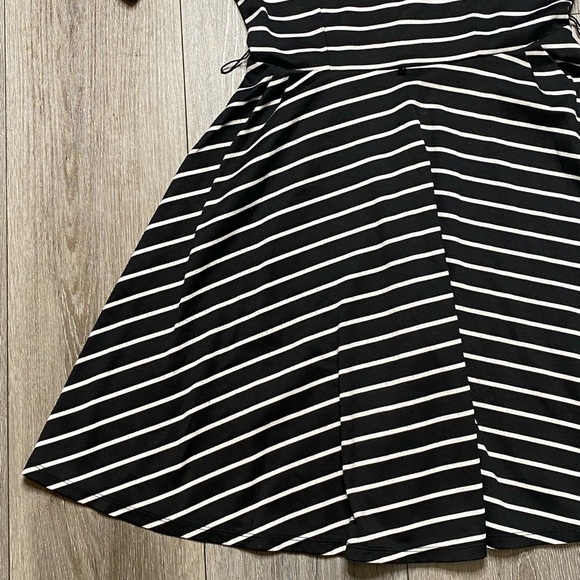 BCX Women’s Fit & Flare Skater Short Sleeve Stripe Dress Black & White Size 3 - Picture 3 of 16